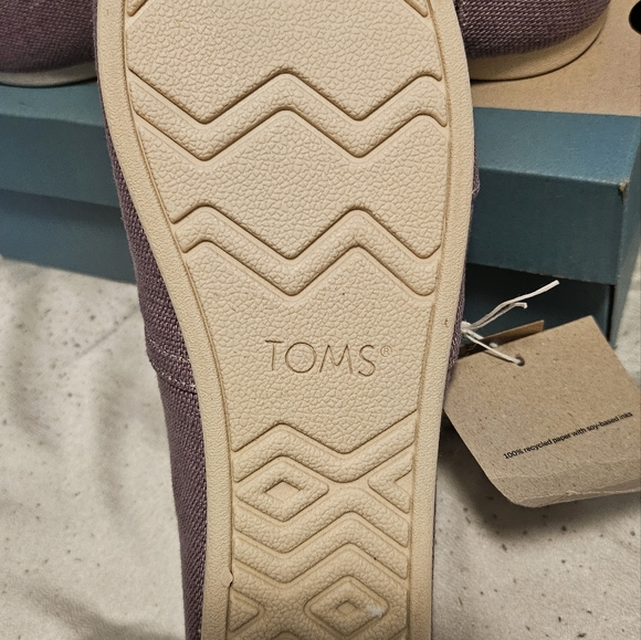 Toms - Picture 3 of 4